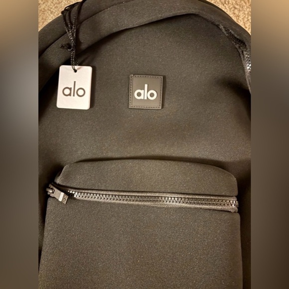 ALO Yoga Stow Backpack🔥 BRAND NEW w/tags!🔥 - Picture 11 of 16